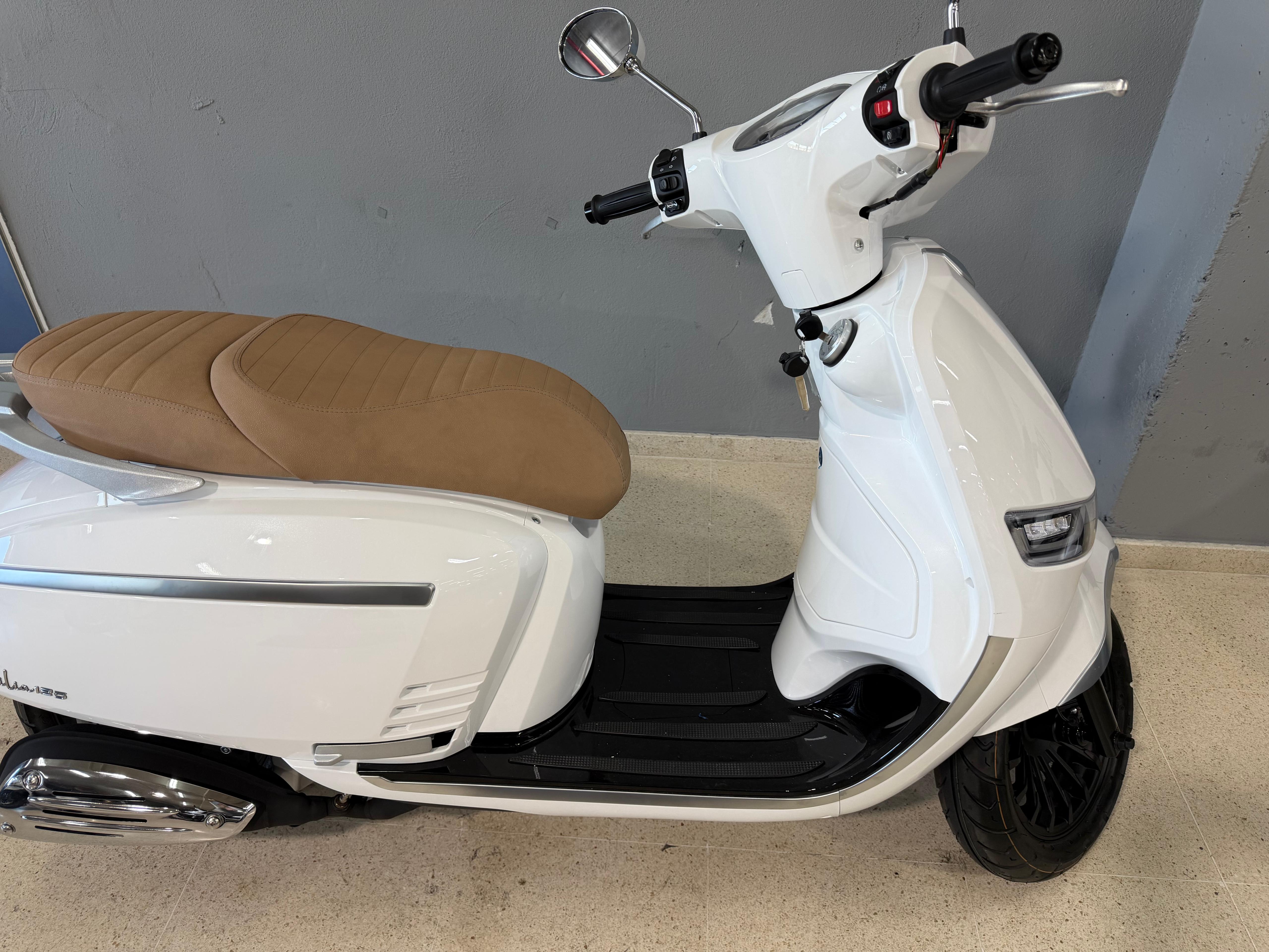 Foto 2 de KEEWAY VERSILIA 125 E5 - BLANCO Imagen de KEEWAY VERSILIA 125 E5 - BLANCO