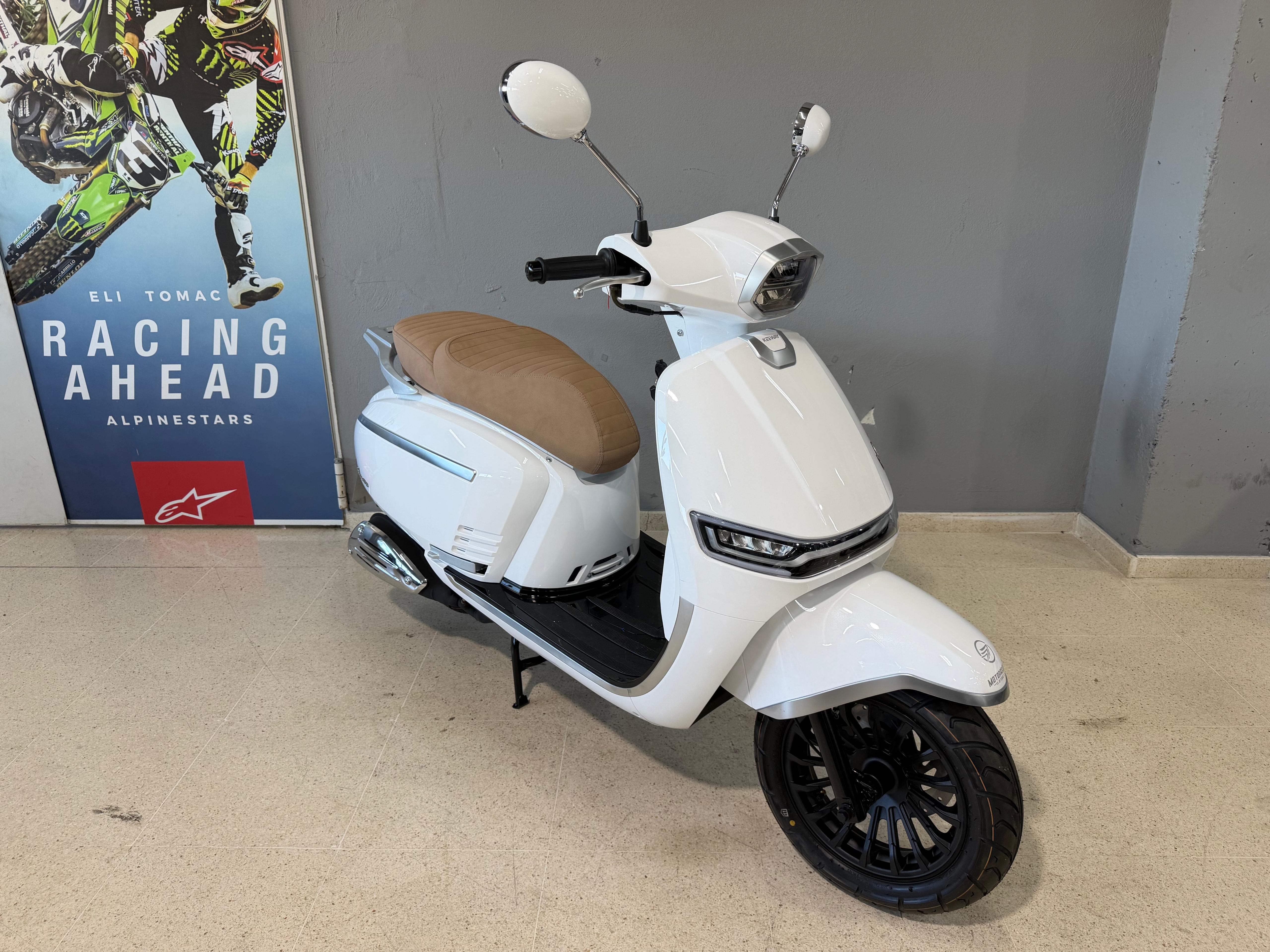 Foto 3 de KEEWAY VERSILIA 125 E5 - BLANCO Imagen de KEEWAY VERSILIA 125 E5 - BLANCO