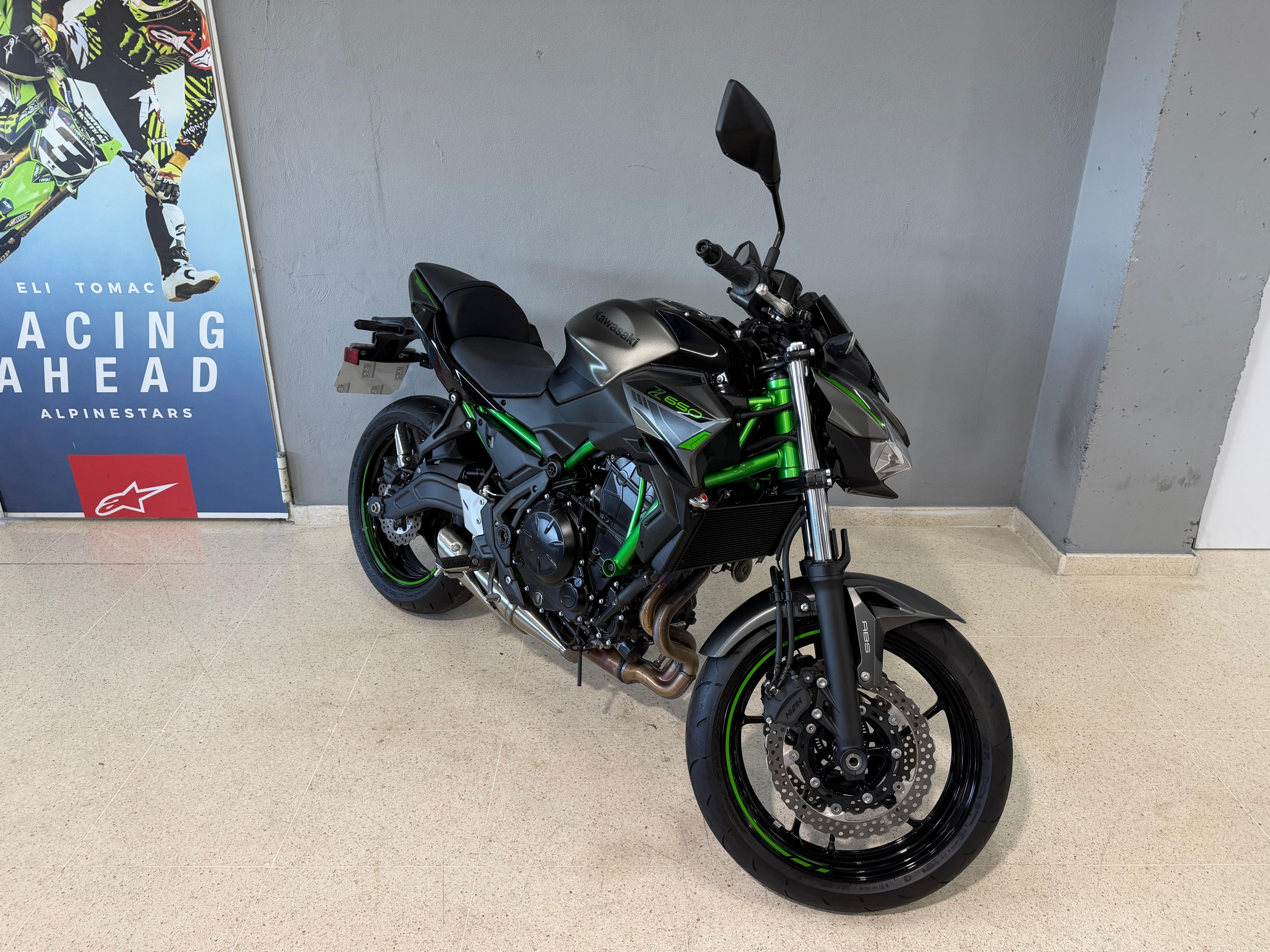 Imagen de KAWASAKI Z 650 ABS 23 - GRIS