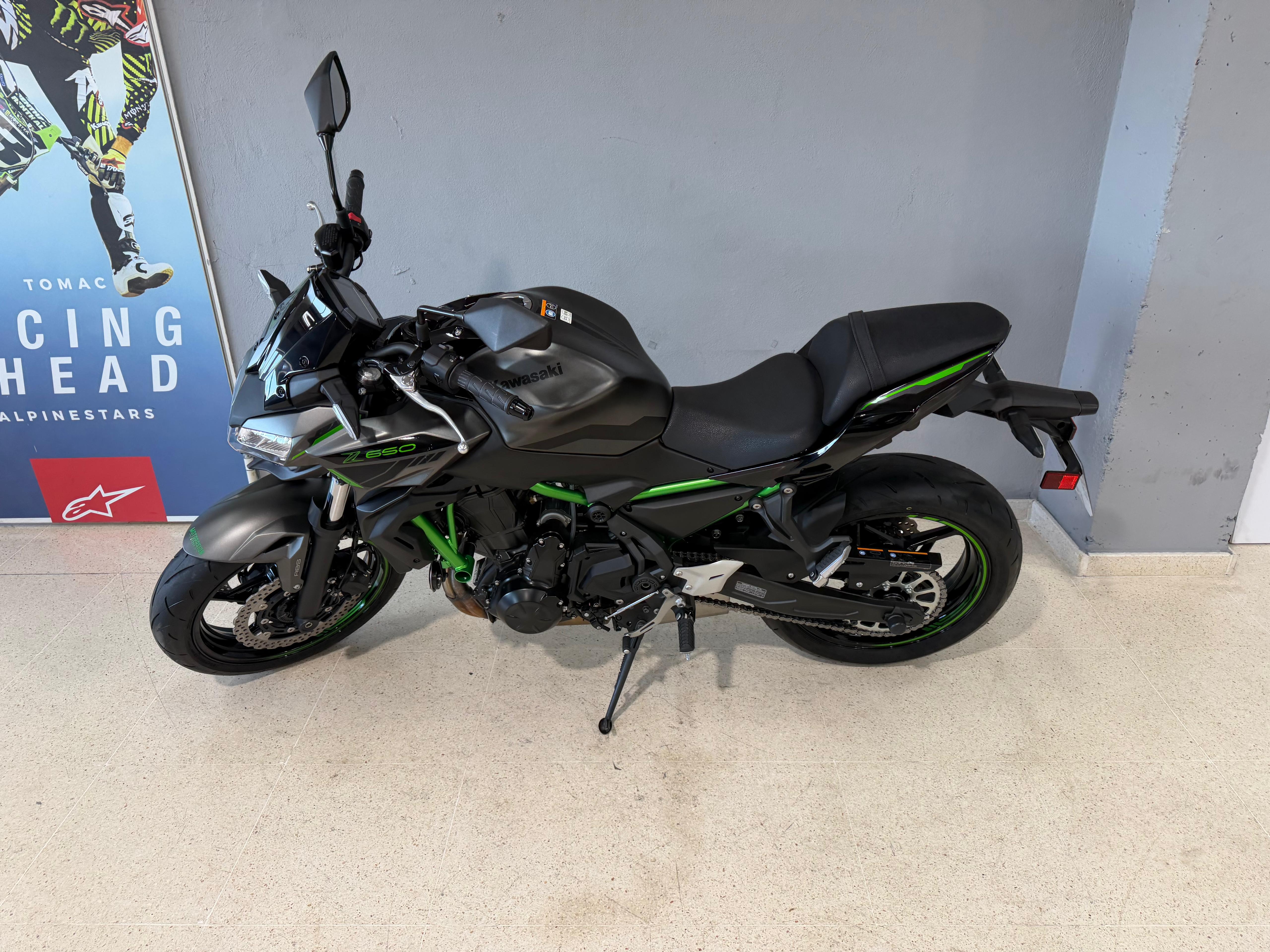 Imagen de KAWASAKI Z 650 ABS 23 - GRIS
