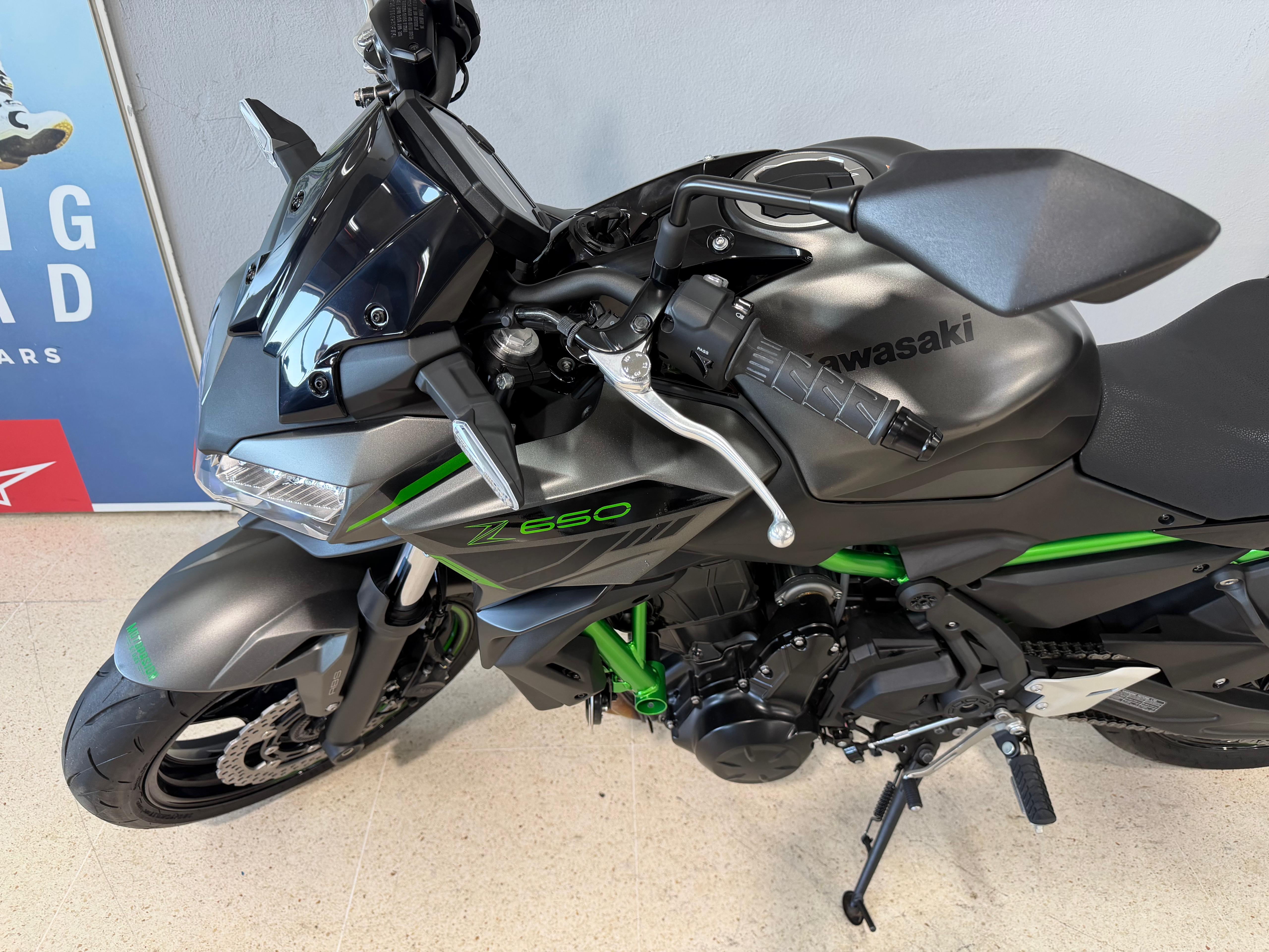 Imagen de KAWASAKI Z 650 ABS 23 - GRIS