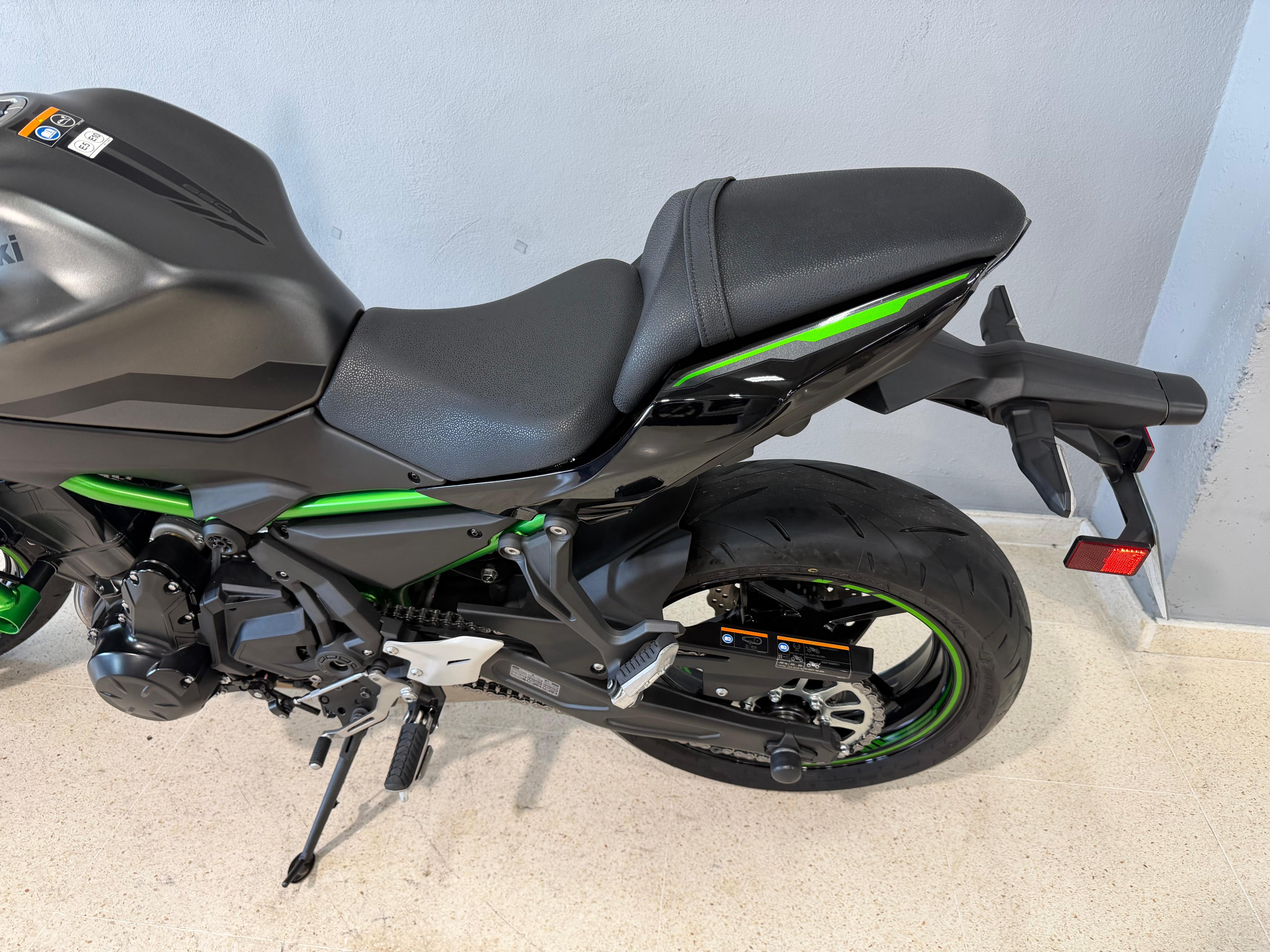 Imagen de KAWASAKI Z 650 ABS 23 - GRIS