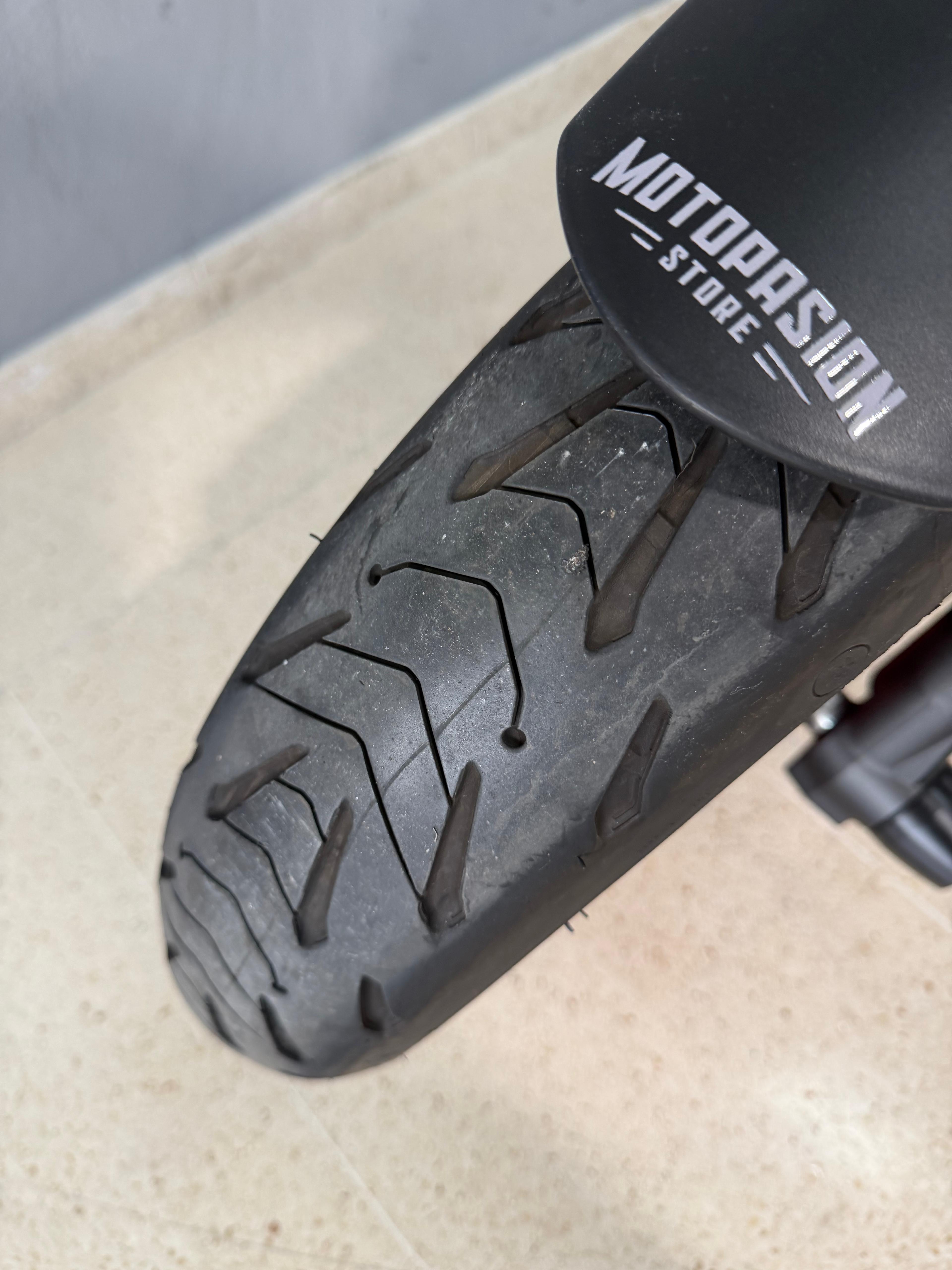 Imagen de YAMAHA MT 07 - 22 - GRIS