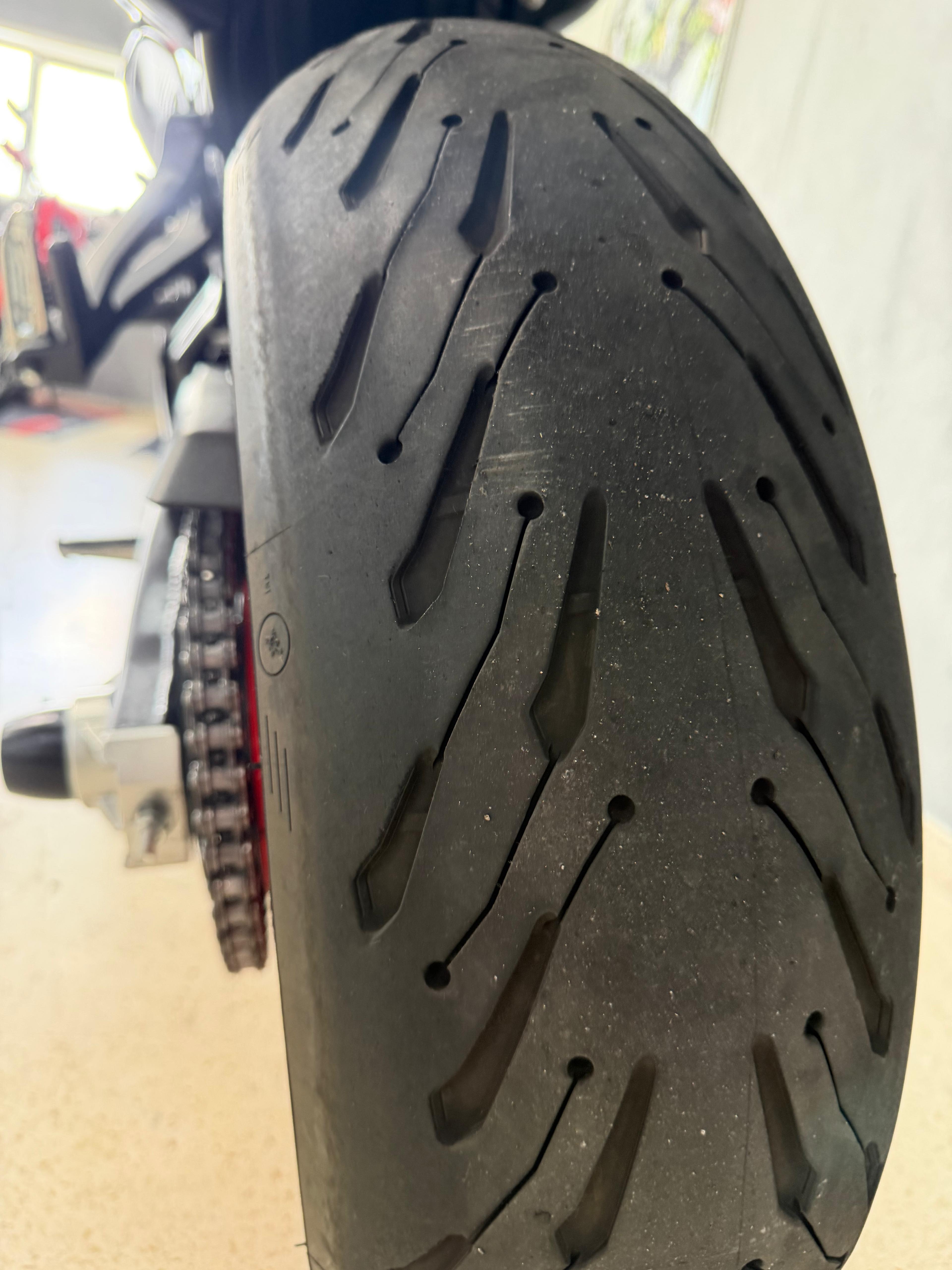 Imagen de YAMAHA MT 07 - 22 - GRIS