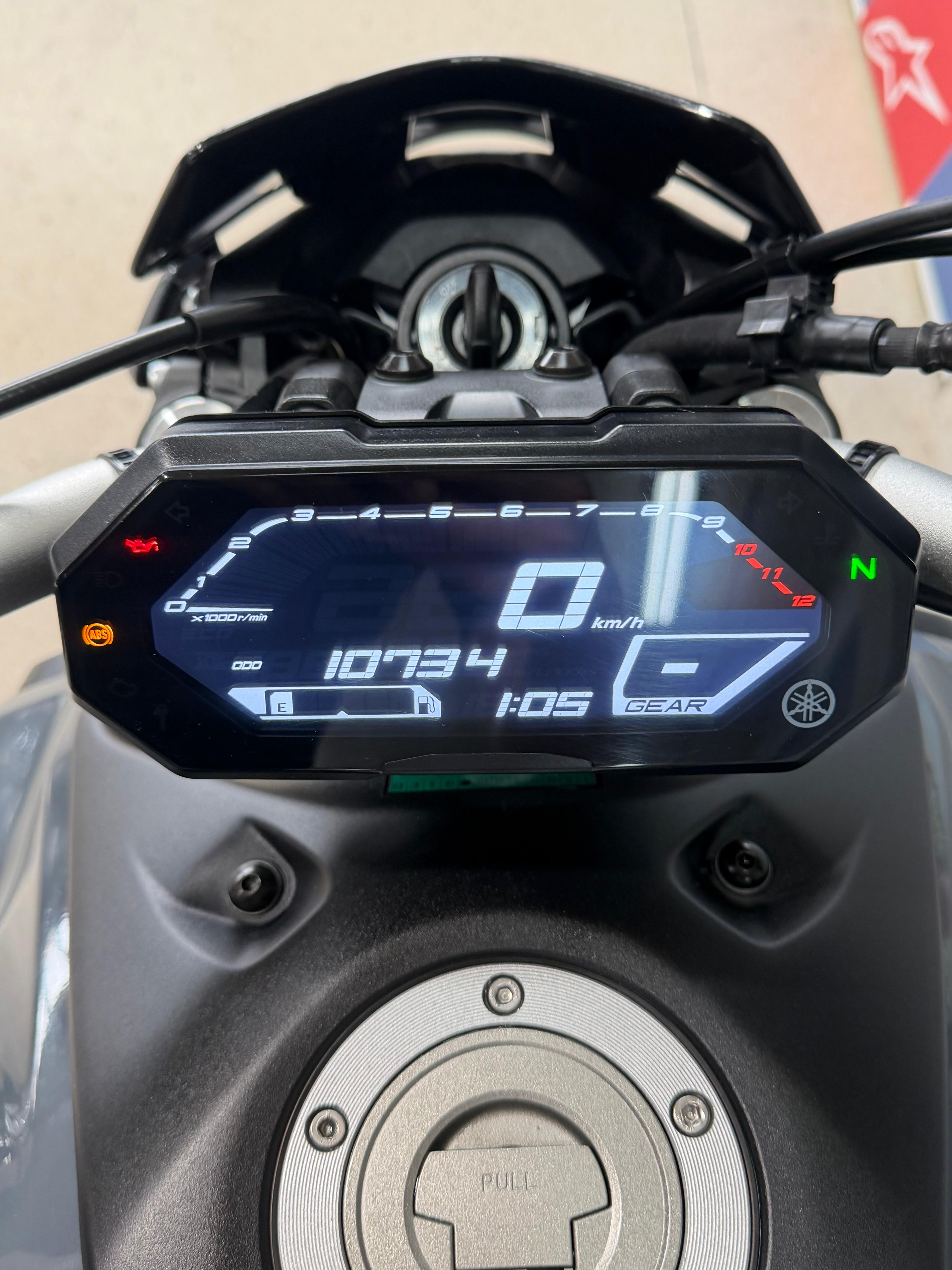 Imagen de YAMAHA MT 07 - 22 - GRIS