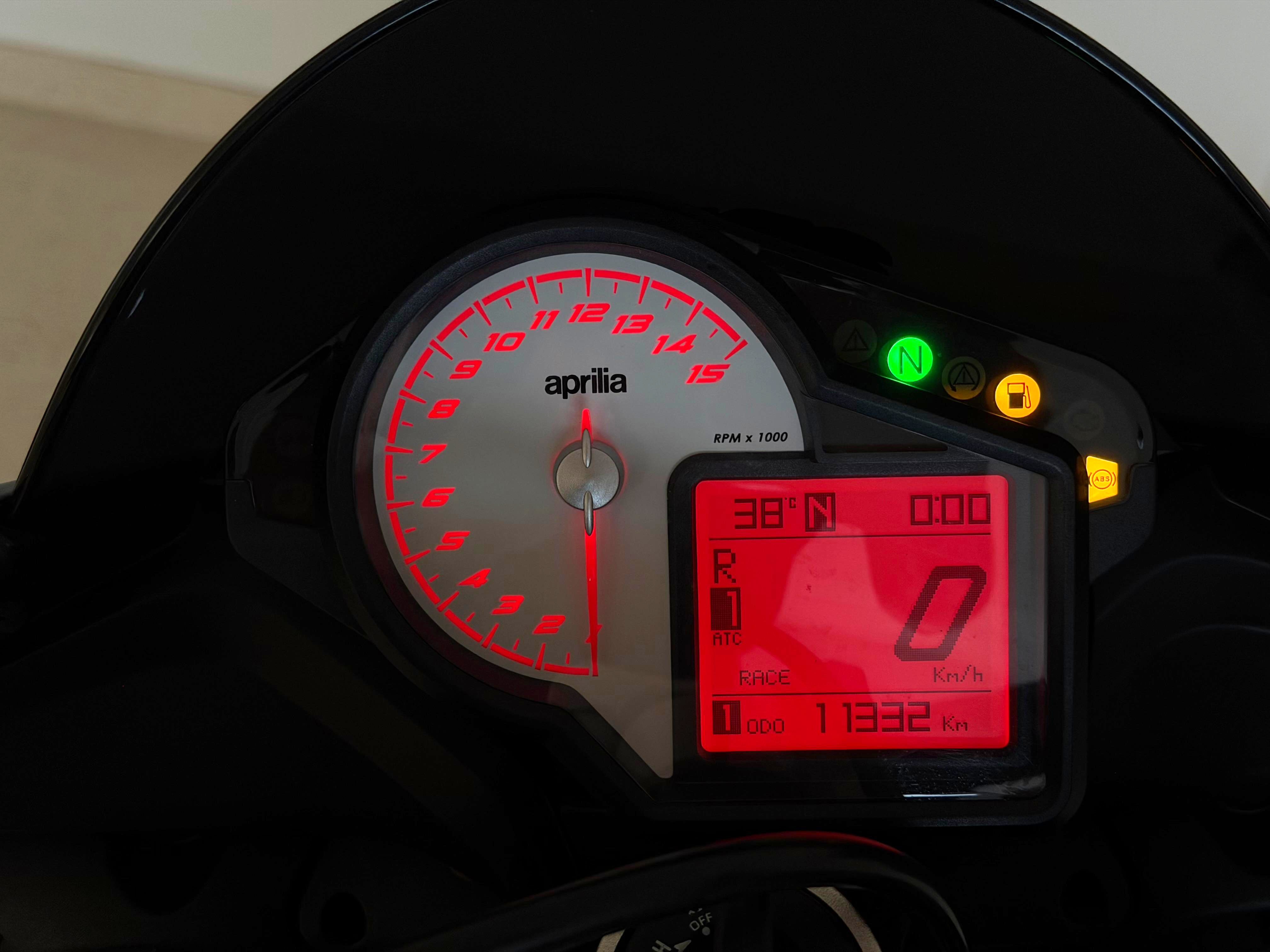 Imagen de APRILIA TUONO V4 1100 FACTORY
