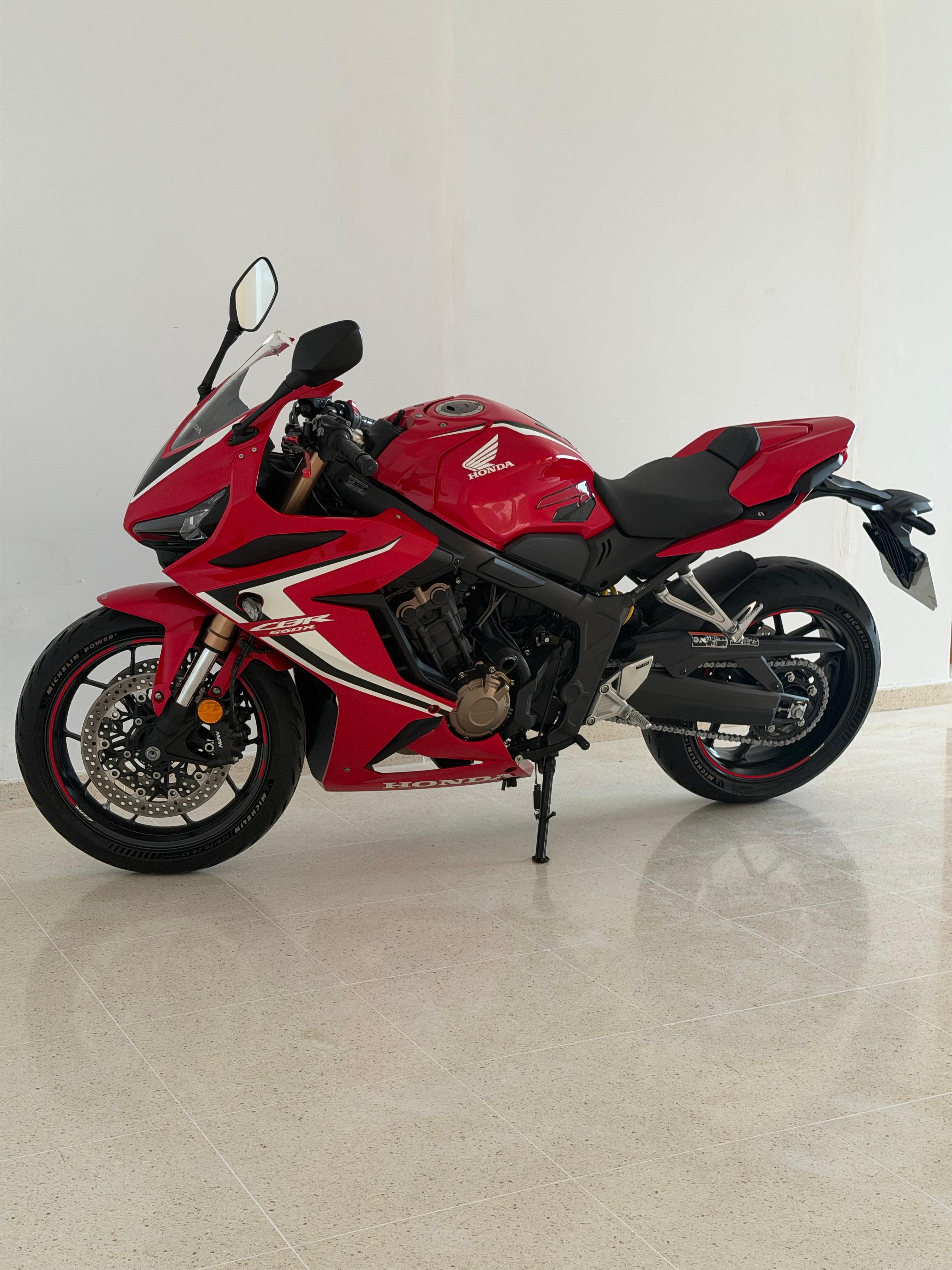 Foto 8 de HONDA CBR 650R Imagen de HONDA CBR 650R