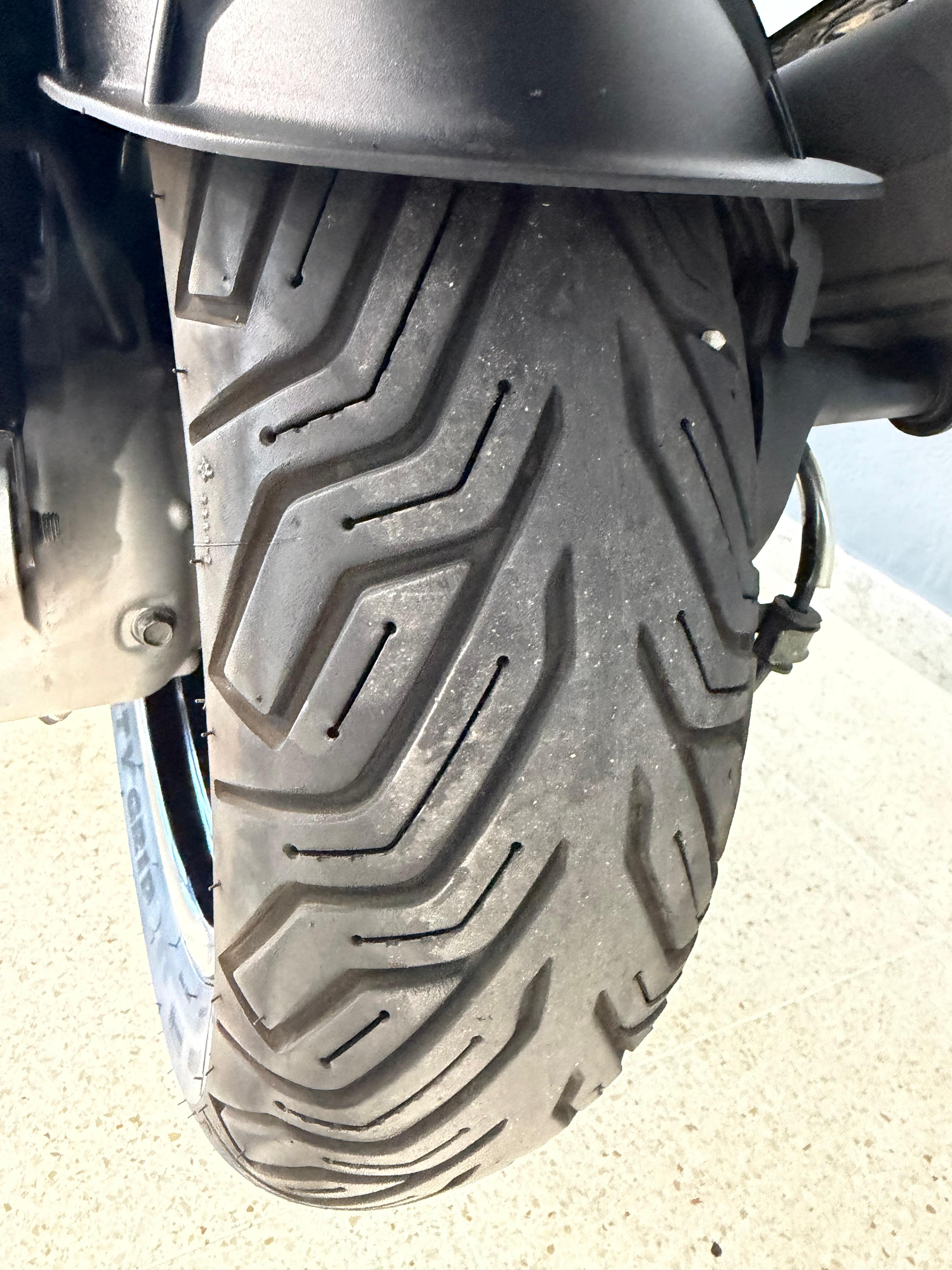 Foto 8 de KYMCO XCITING 400 Imagen de KYMCO XCITING 400