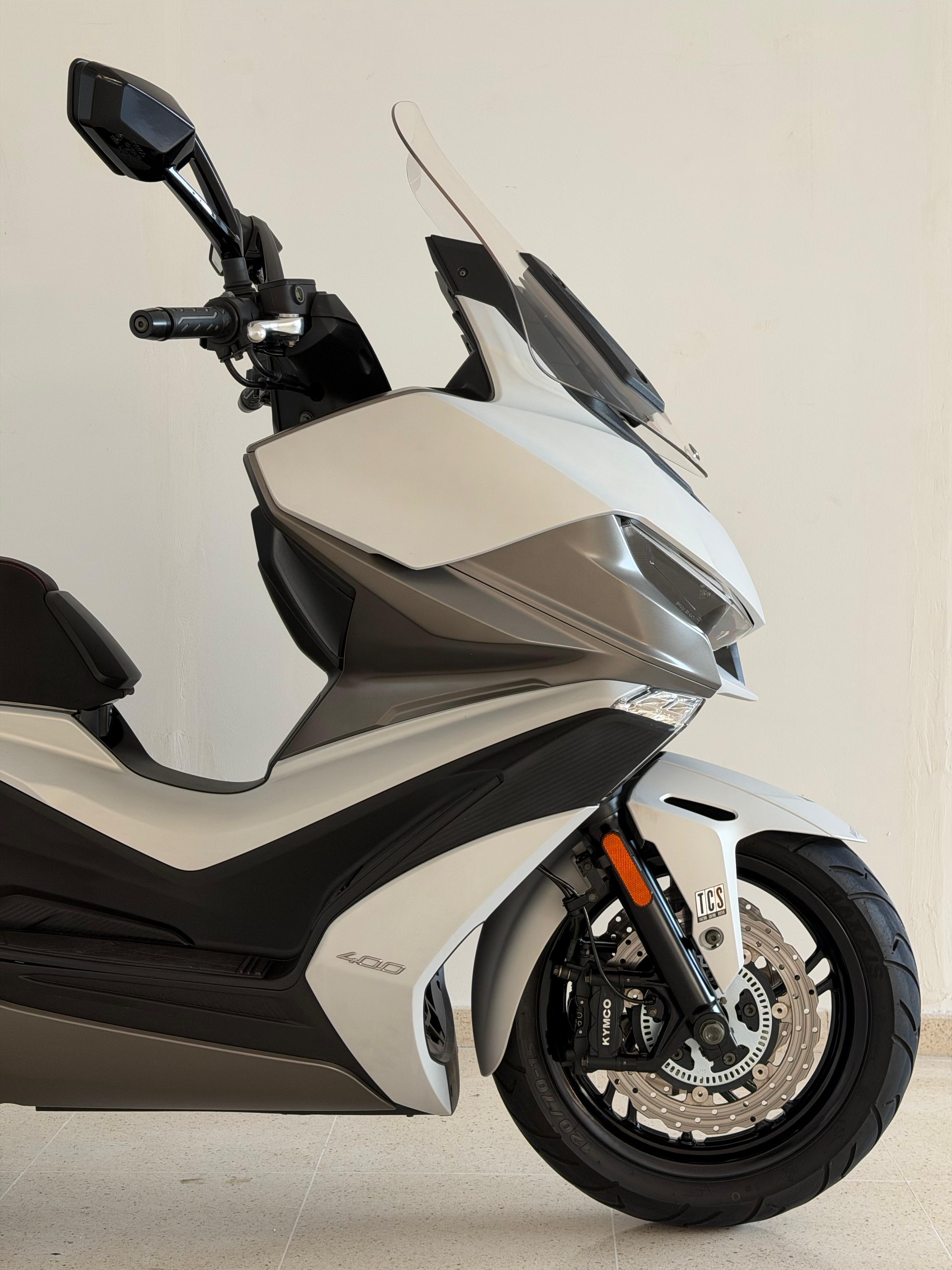 Foto 2 de KYMCO XCITING 400 Imagen de KYMCO XCITING 400