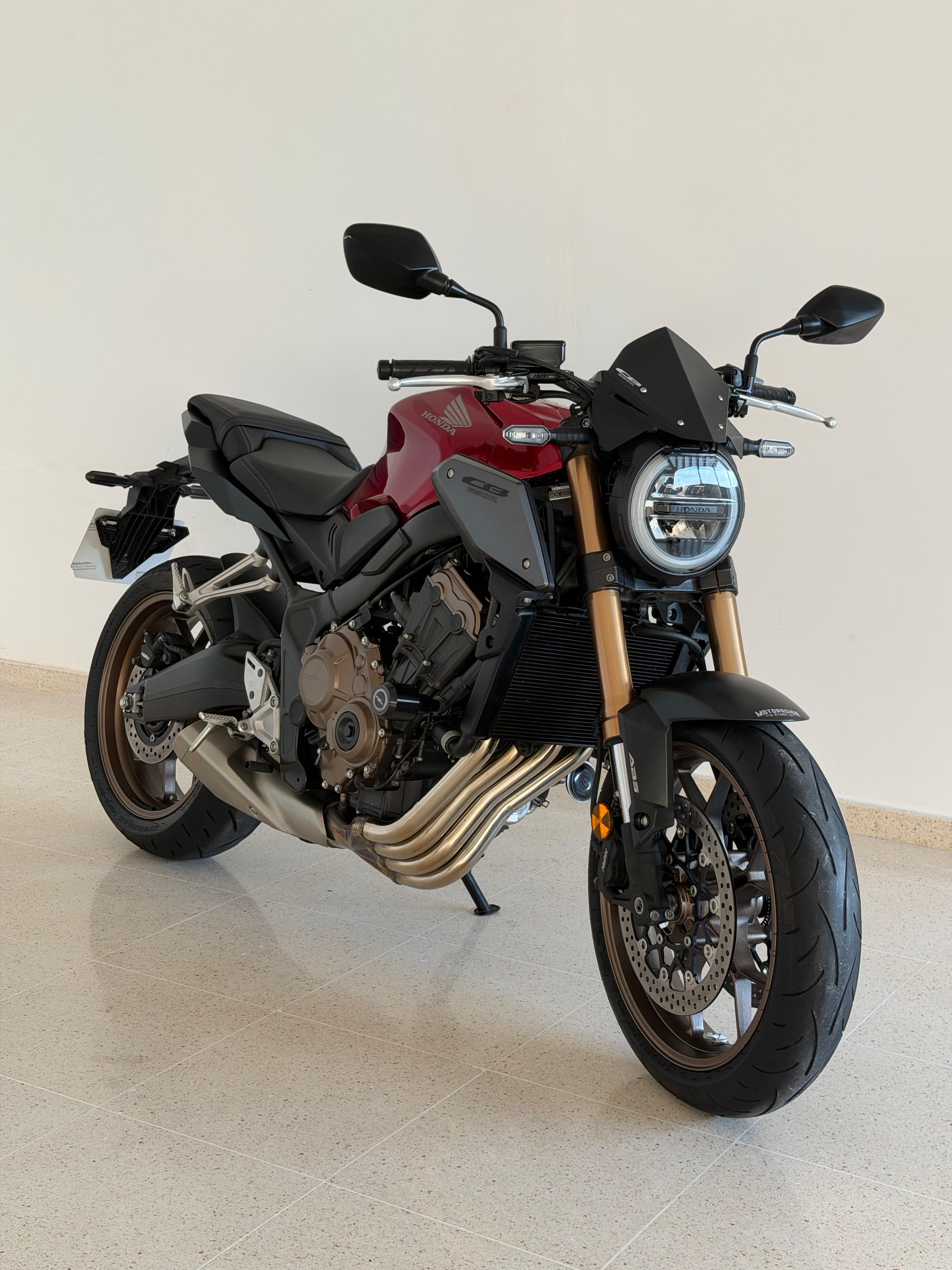Foto 3 de HONDA CB650R ABS - 2023 (CB650RAP) - ROJO GRAND PRIX Imagen de HONDA CB650R ABS - 2023 (CB650RAP) - ROJO GRAND PRIX