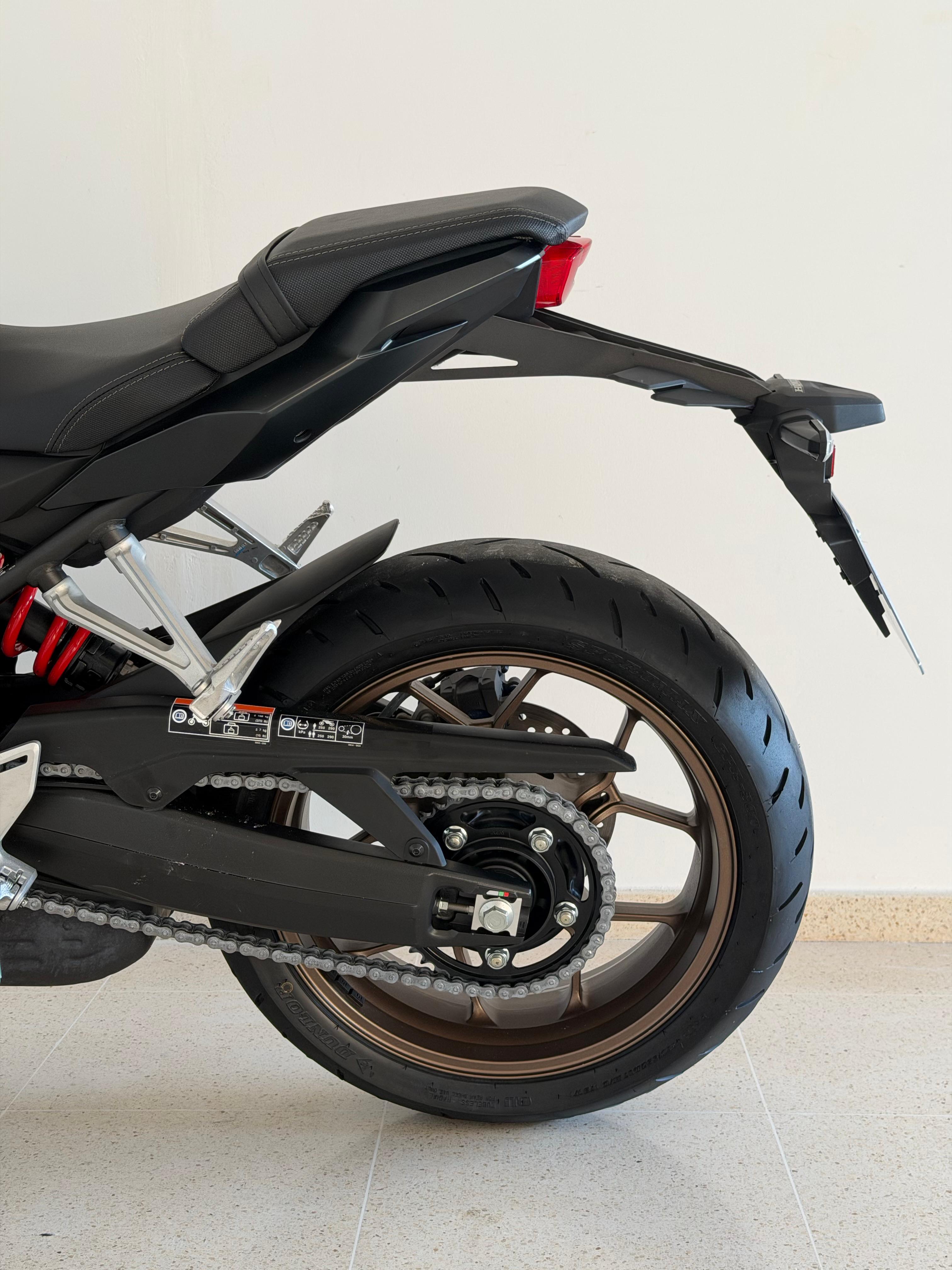 Foto 6 de HONDA CB650R ABS - 2023 (CB650RAP) - ROJO GRAND PRIX Imagen de HONDA CB650R ABS - 2023 (CB650RAP) - ROJO GRAND PRIX