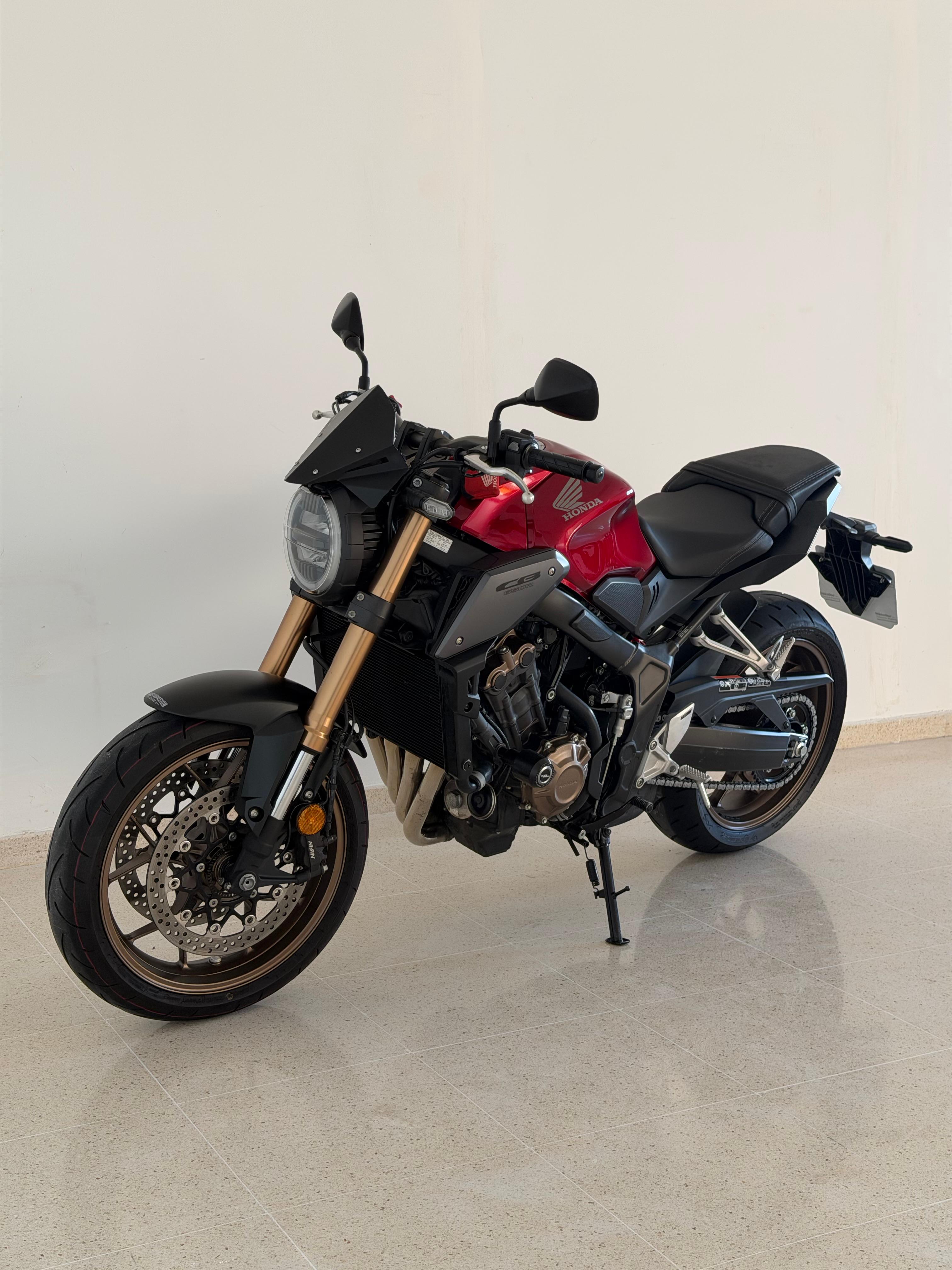 Foto 7 de HONDA CB650R ABS - 2023 (CB650RAP) - ROJO GRAND PRIX Imagen de HONDA CB650R ABS - 2023 (CB650RAP) - ROJO GRAND PRIX