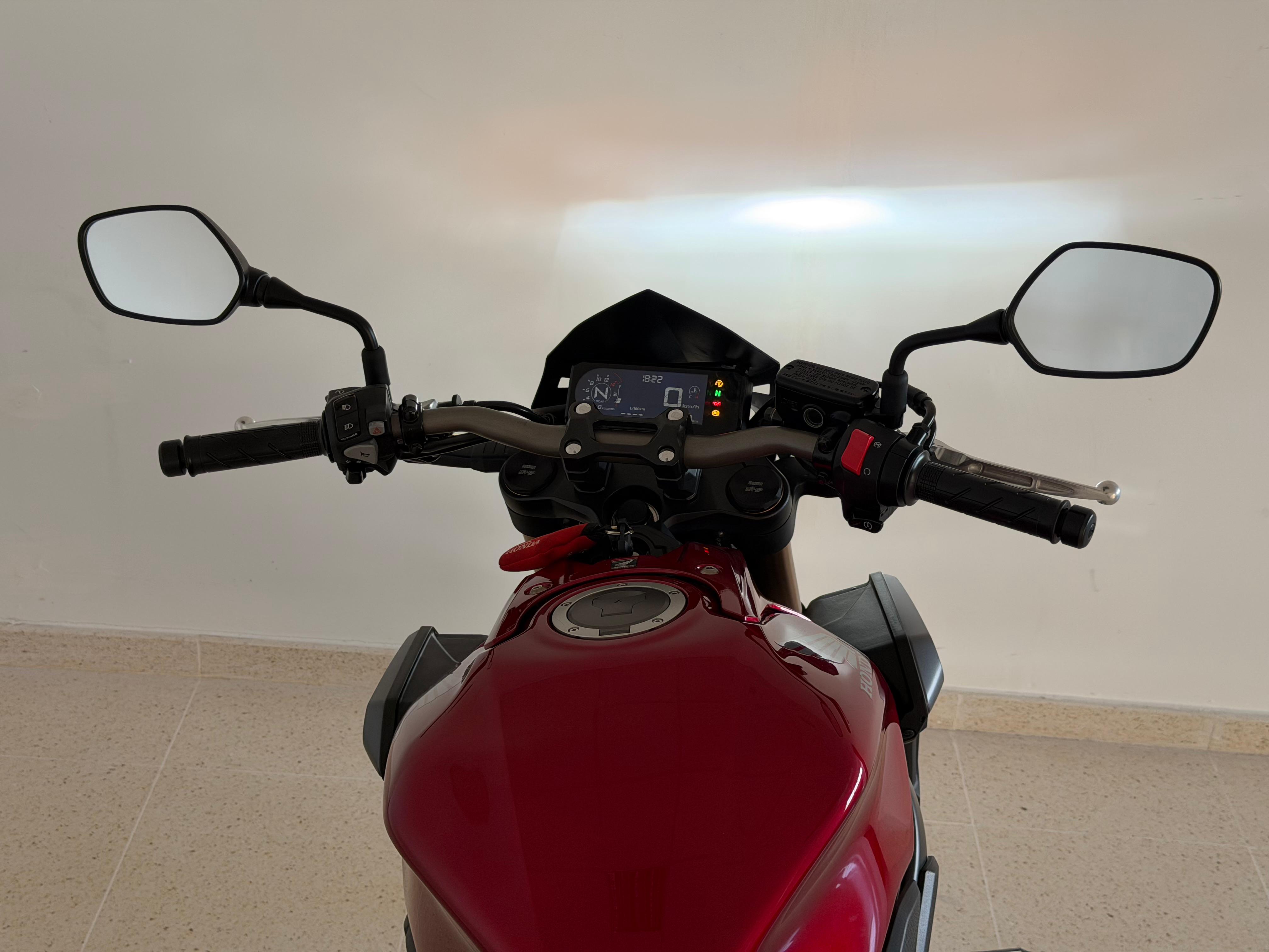 Foto 8 de HONDA CB650R ABS - 2023 (CB650RAP) - ROJO GRAND PRIX Imagen de HONDA CB650R ABS - 2023 (CB650RAP) - ROJO GRAND PRIX