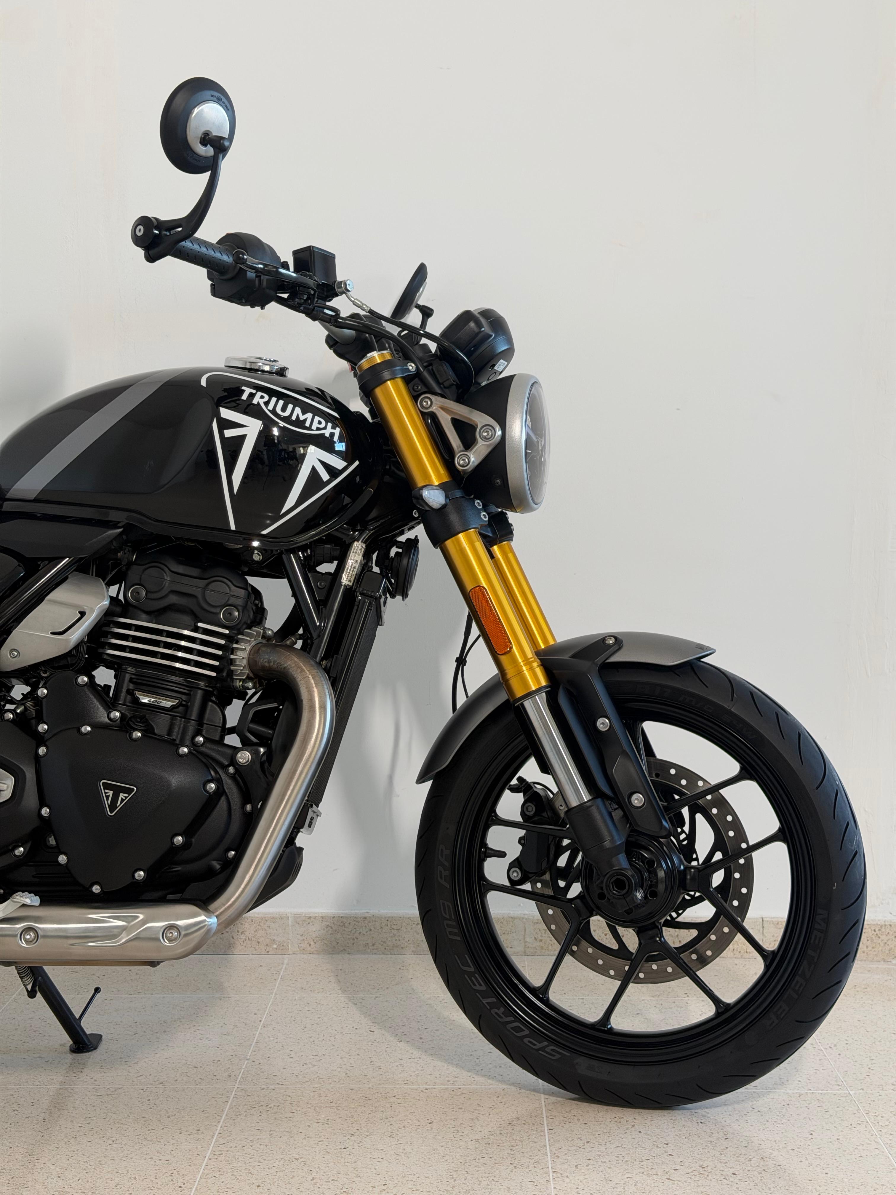 Foto 2 de TRIUMPH SPEED 400 24 - PHANTOM BLACK/ STORM GREY Imagen de TRIUMPH SPEED 400 24 - PHANTOM BLACK/ STORM GREY