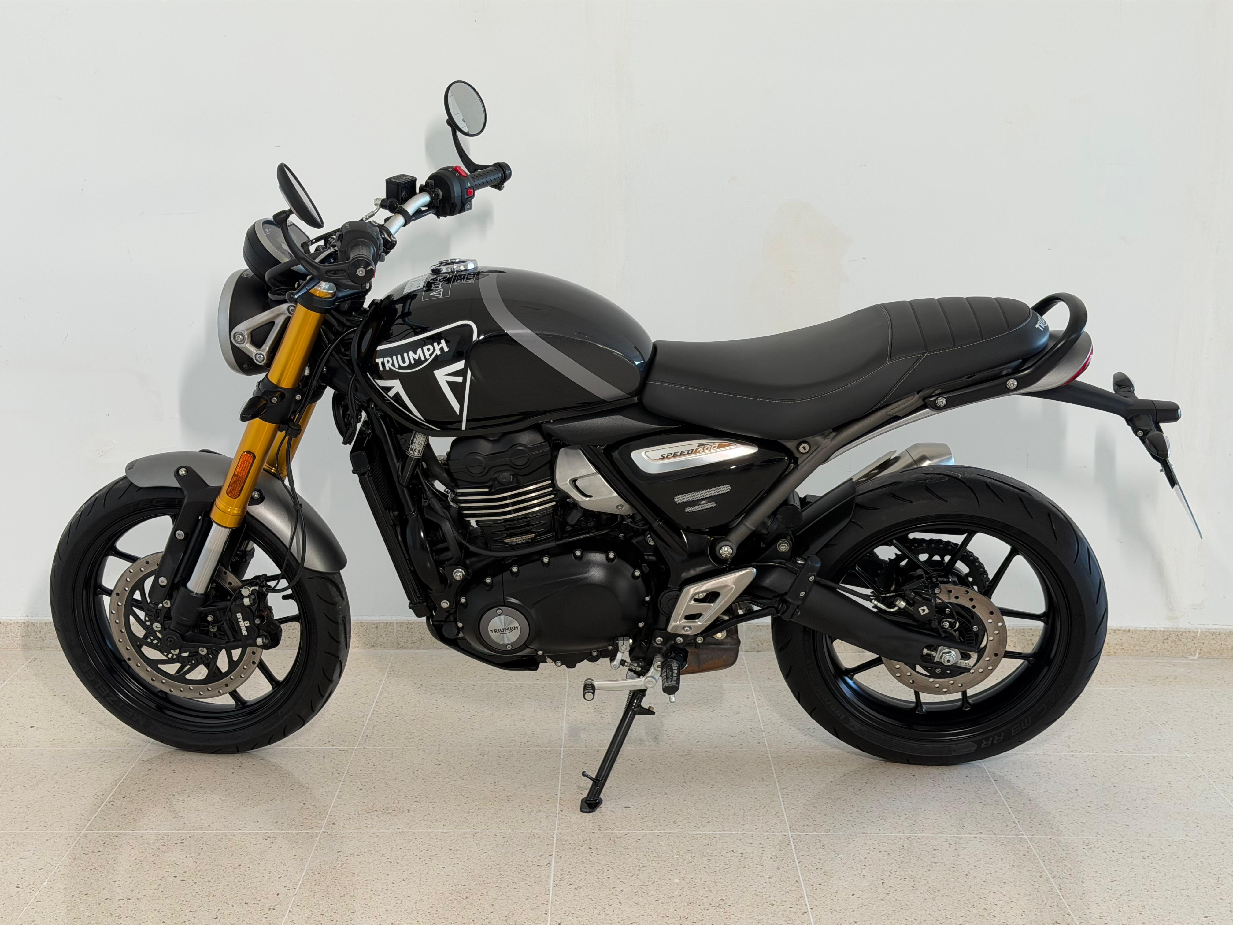 Foto 4 de TRIUMPH SPEED 400 24 - PHANTOM BLACK/ STORM GREY Imagen de TRIUMPH SPEED 400 24 - PHANTOM BLACK/ STORM GREY