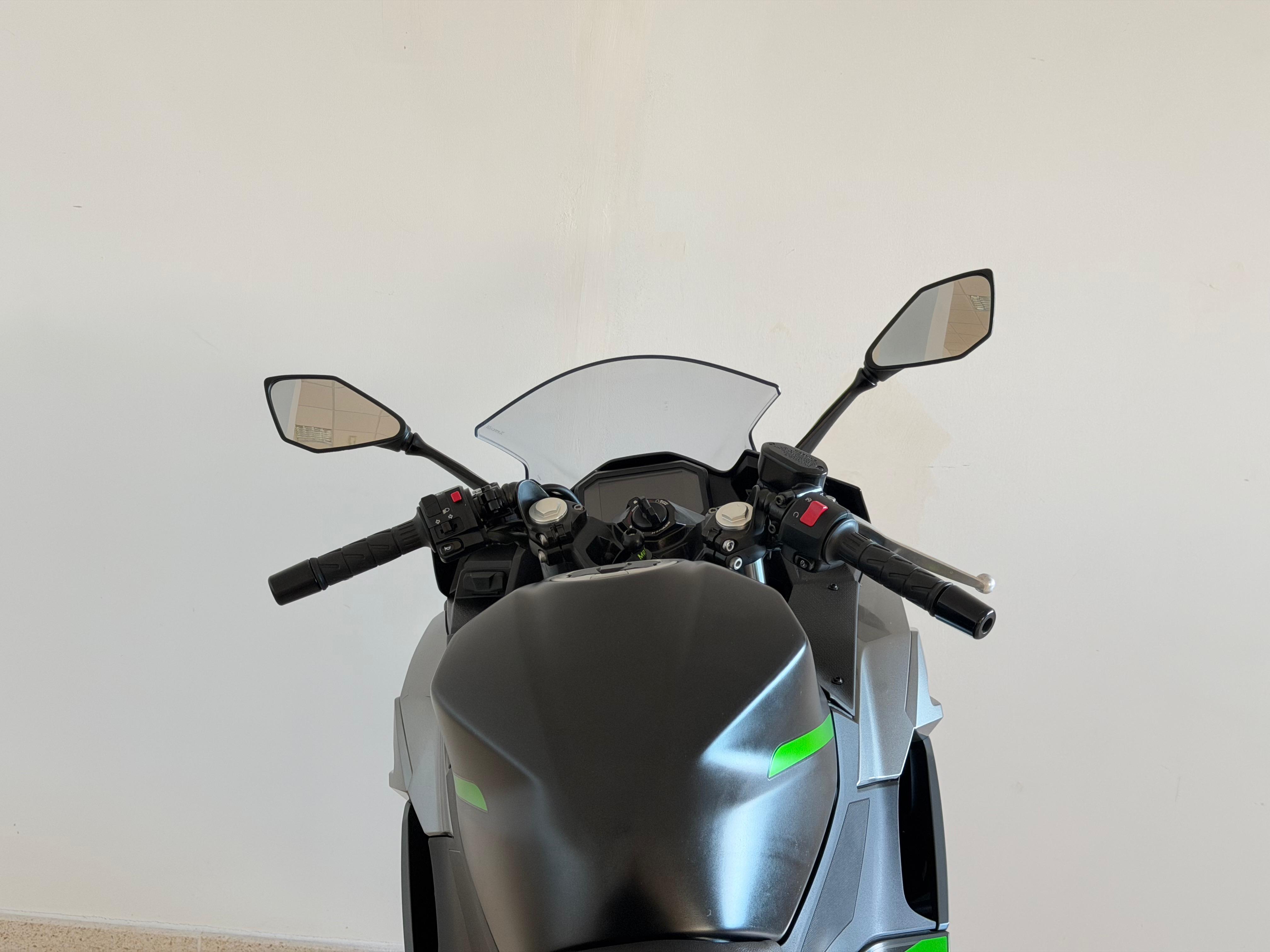 Foto 8 de KAWASAKI NINJA 500 SE Imagen de KAWASAKI NINJA 500 SE