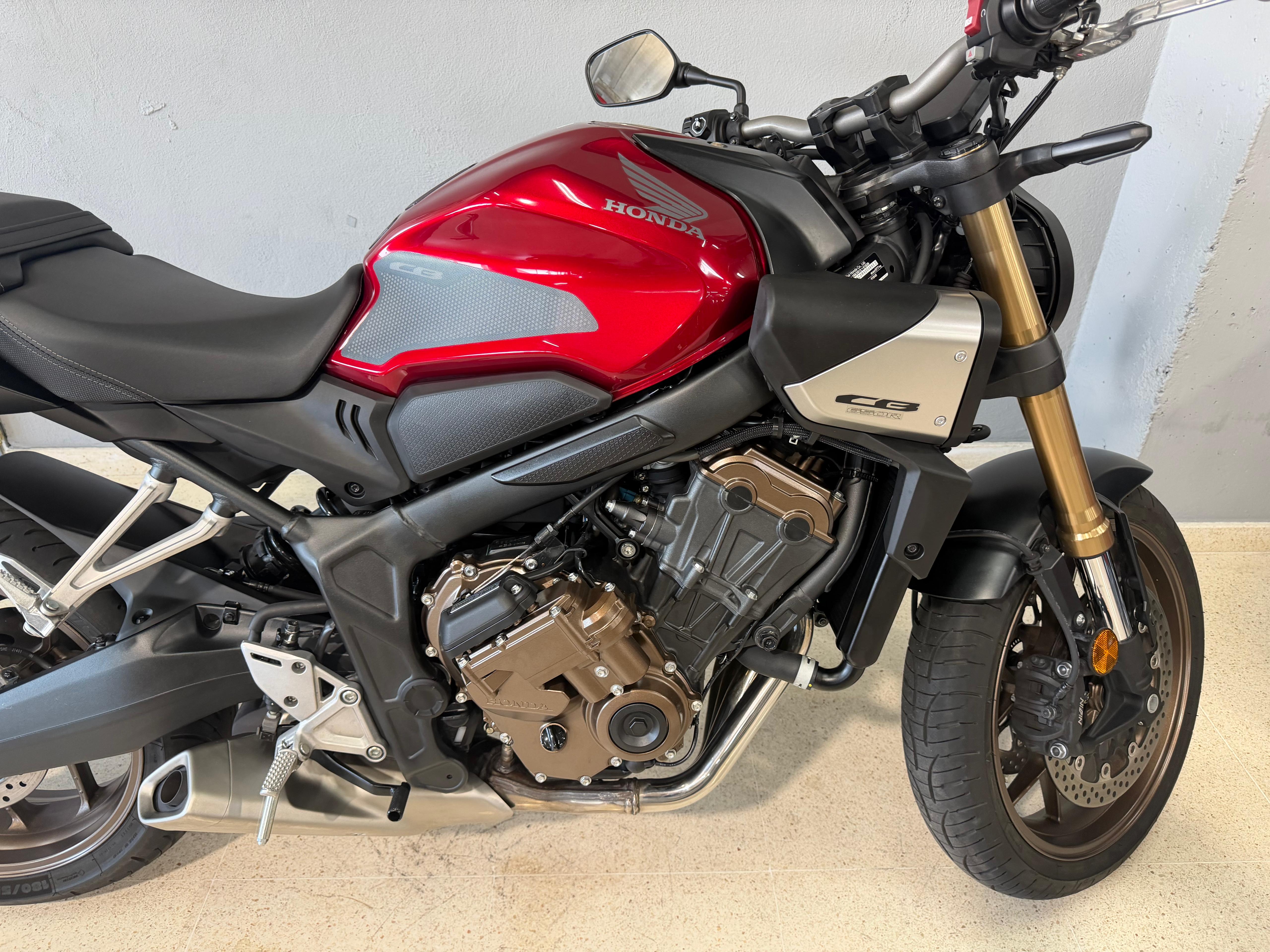 Foto 2 de HONDA CB650R E-CLUTCH Imagen de HONDA CB650R E-CLUTCH