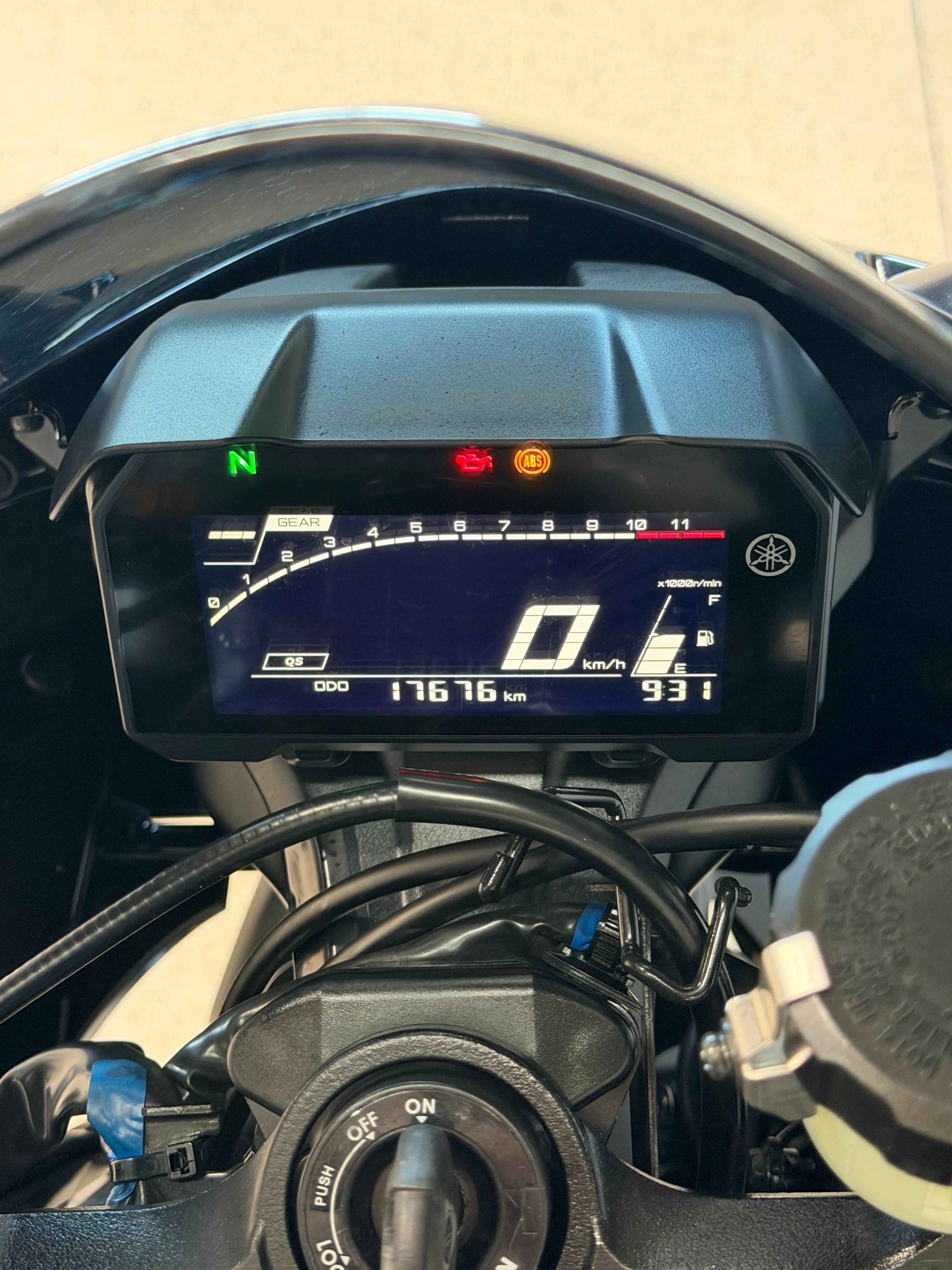 Imagen de YAMAHA R7