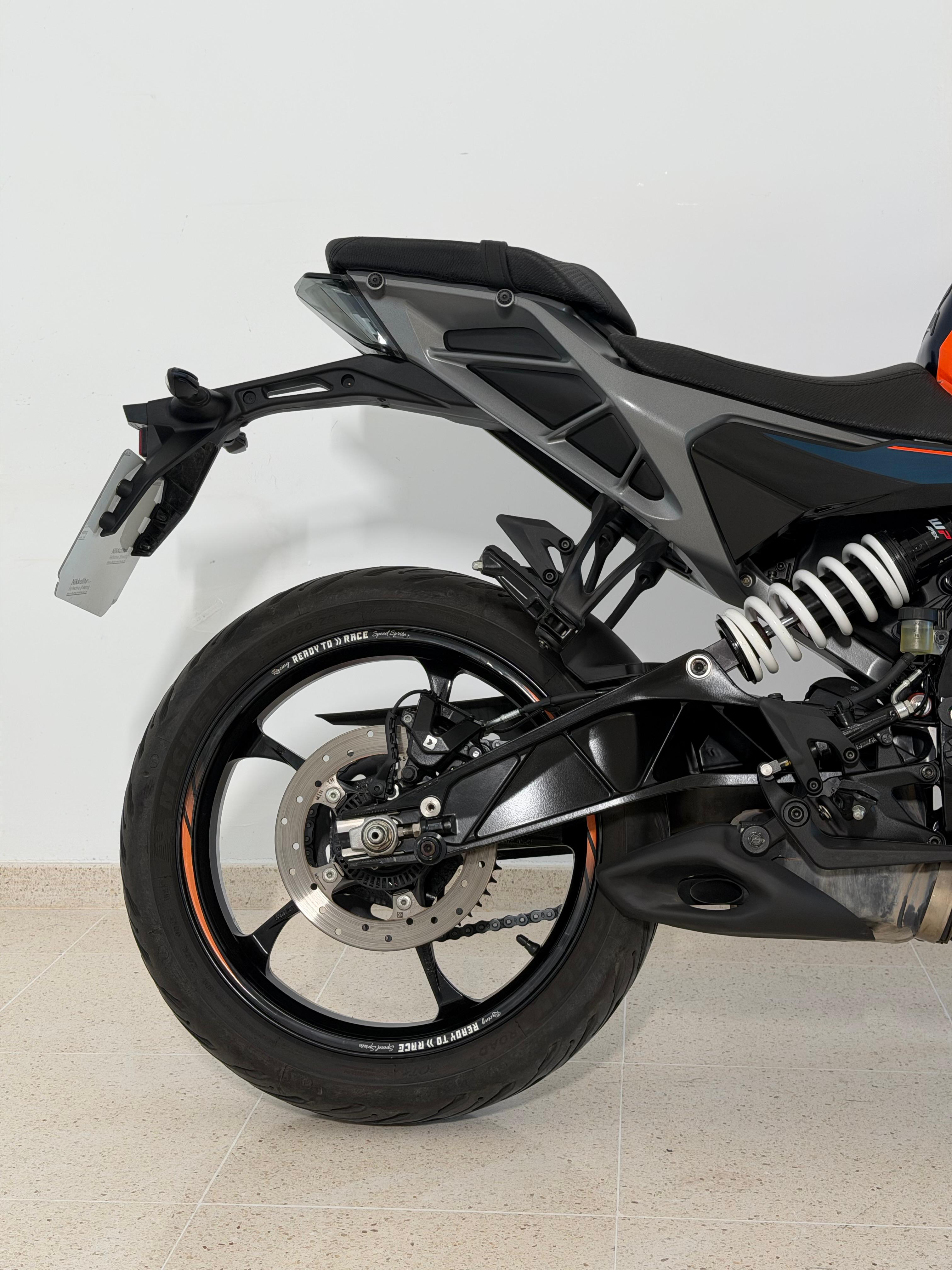 Foto 1 de KTM DUKE 125 Imagen de KTM DUKE 125