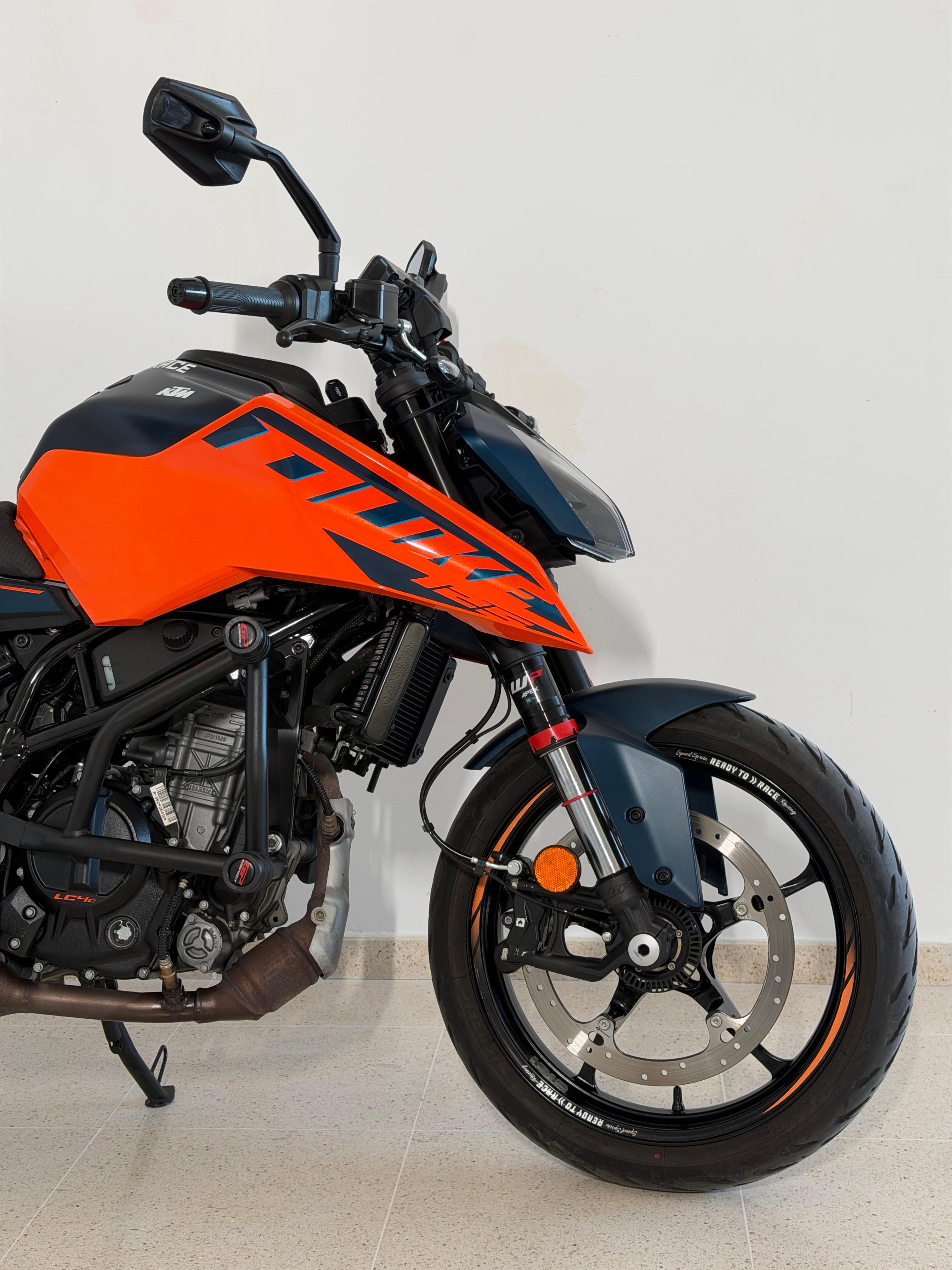 Imagen de KTM 125 DUKE 24 - NARANJA